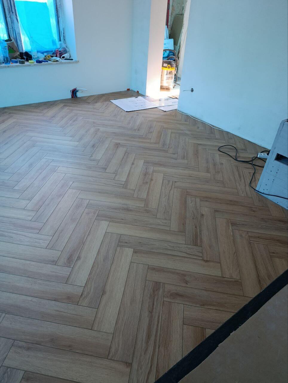 Montaż podłogi winylowej 140 m²
